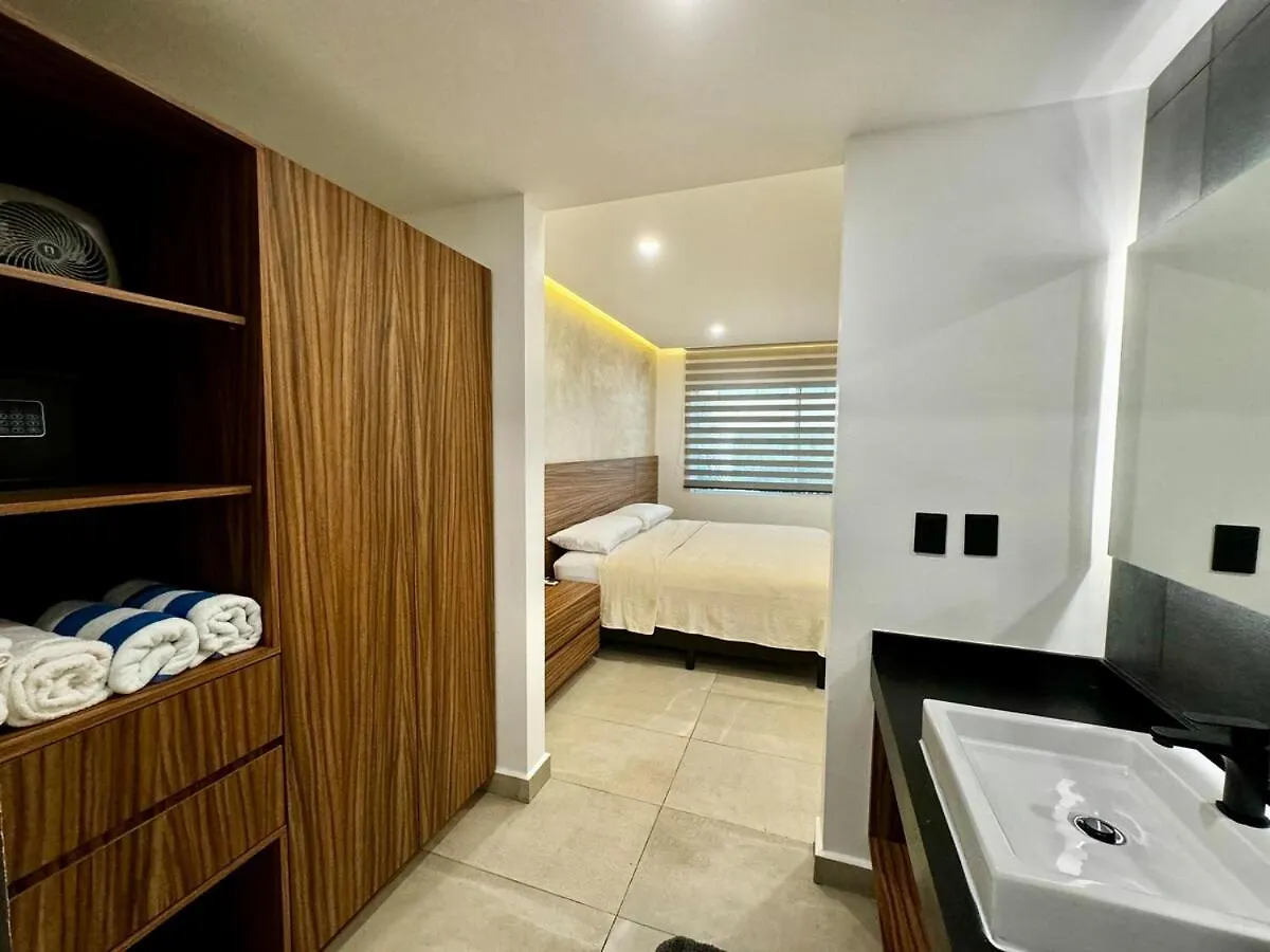 Modern 2 Bedroom Ground Floor Apartment! Playa del Carmen México