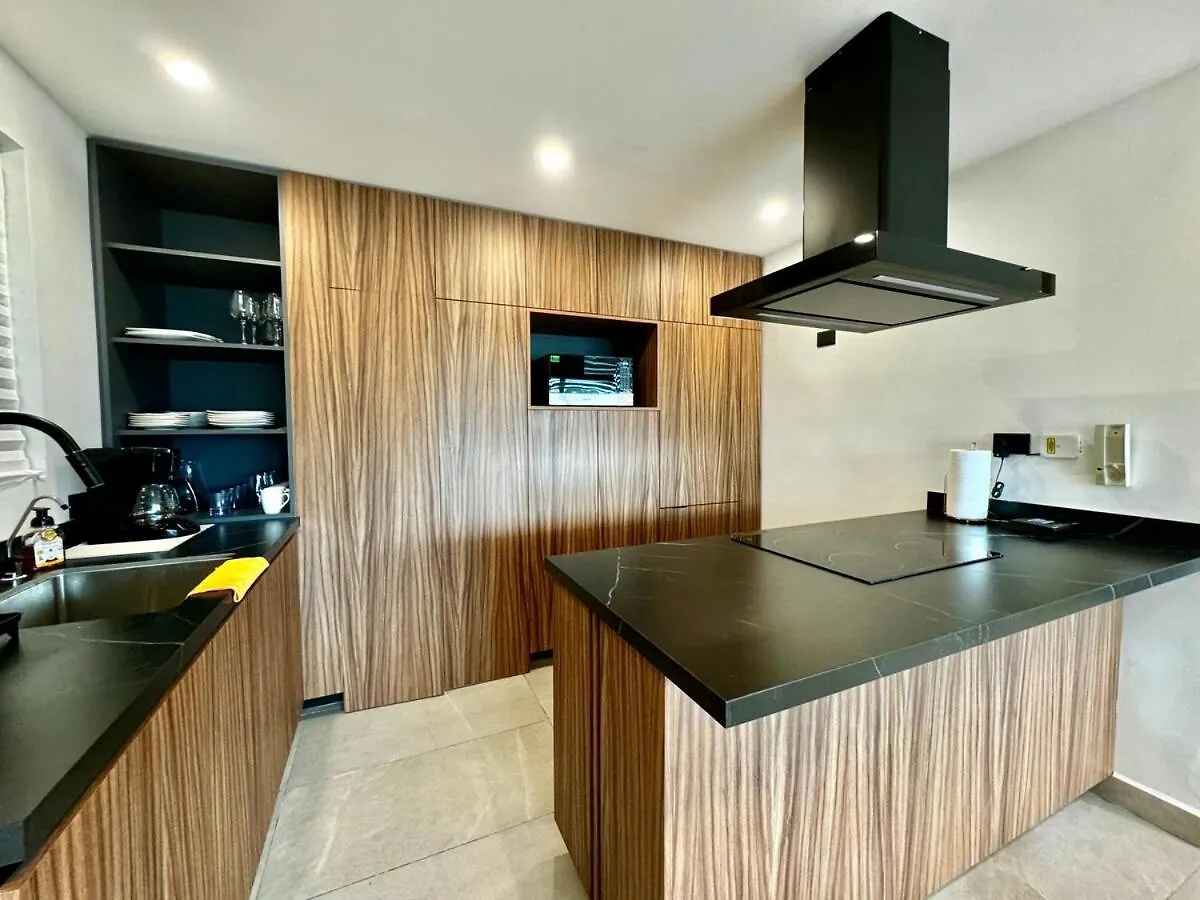 Modern 2 Bedroom Ground Floor Apartment! Playa del Carmen
