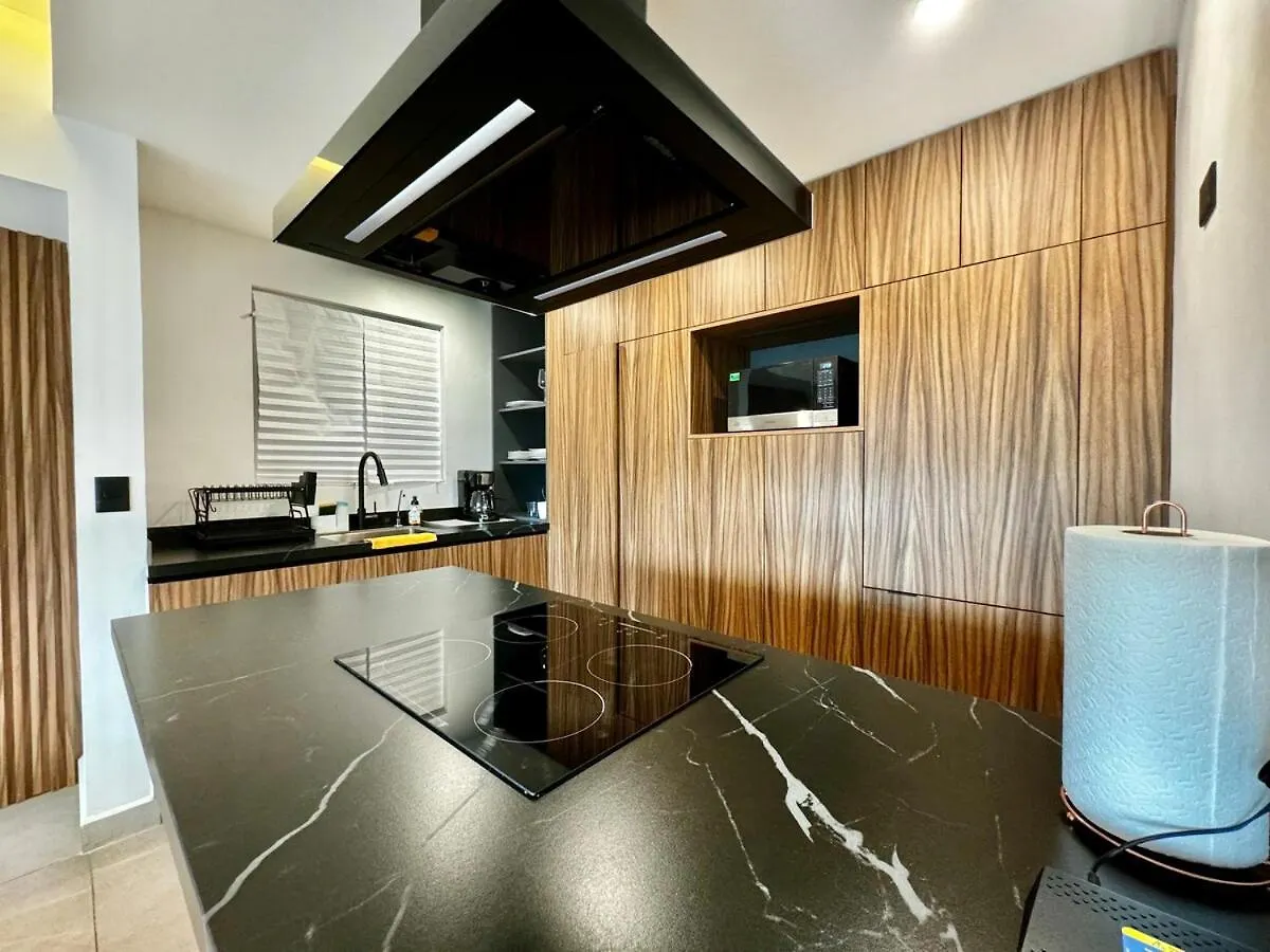 Modern 2 Bedroom Ground Floor Apartment! Playa del Carmen
