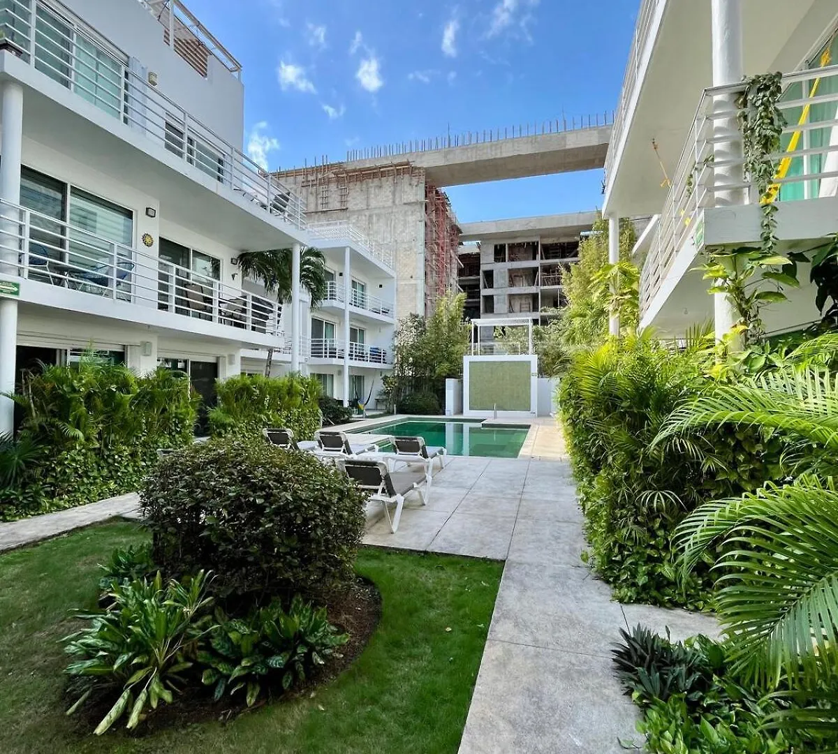 Modern 2 Bedroom Ground Floor Apartment! Playa del Carmen Mexico